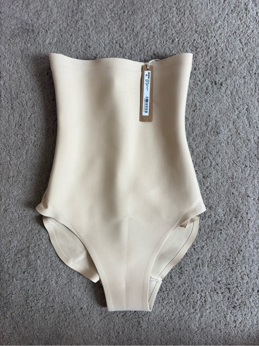 SKIMS body high waisted brief size M - NWT